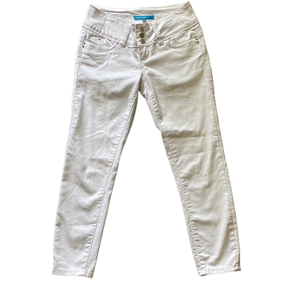 WannaBettaButt? YMI White Capris/Ankle Junior/Women’s Size 3